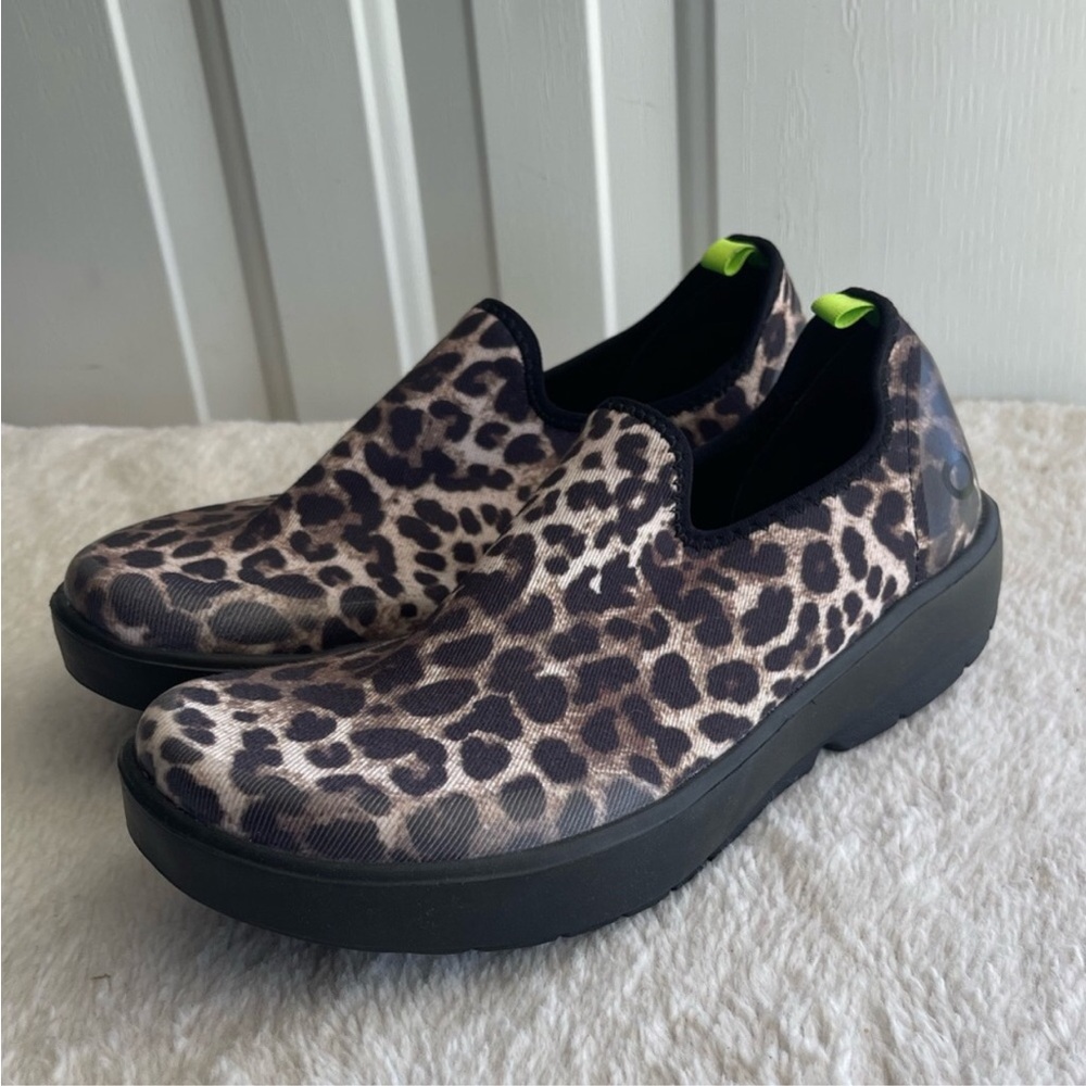 OOFOS Leopard Print Women's Sneakers. NWOT